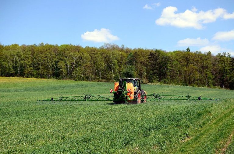 Systemy Autonomiczne w Rolnictwie: Nawigacja Wspomaga Samojezdne Maszyny Rolnicze