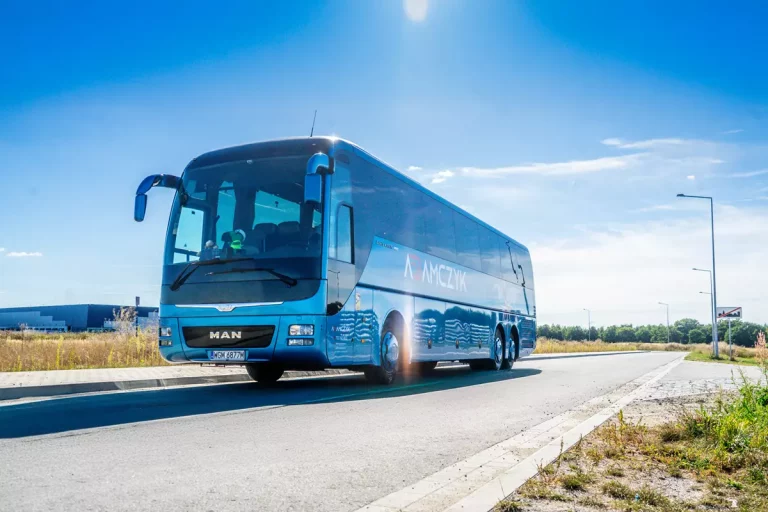 Bezpieczny autokar jako podstawa udanej wycieczki uczniów